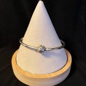 Pandora Moments “Pattern of Love” Bangle Bracelet – Limited Edition